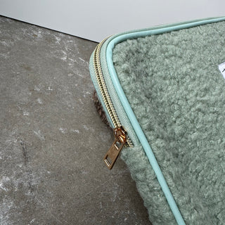 Fluffy Laptop Case - Farbe Sage