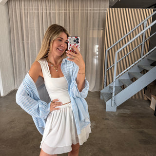 Oversize Musselinbluse Small Stripes - Babyblau x Weiß