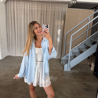 Oversize Musselinbluse Small Stripes - Babyblau x Weiß