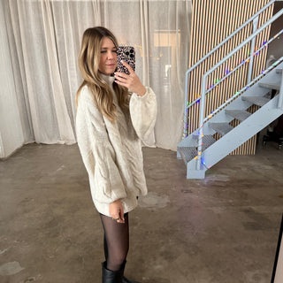 Tangled Oversized Pulli - Creme