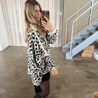 Oversized Pulli - Leo Creme x Schwarz