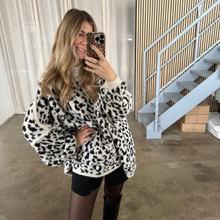 Oversized Pulli - Leo Creme x Schwarz