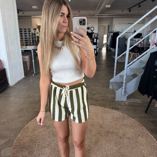 Hose Chillout Kurz - Creme/Olive