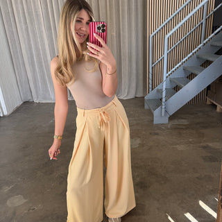 Classy Hose - Butter Yellow