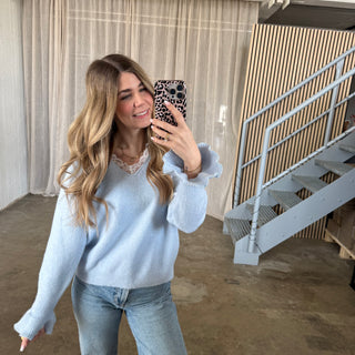 Spitzen Rüschen Pulli - Babyblau