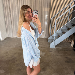 Oversize Musselinbluse Small Stripes - Babyblau x Weiß