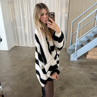 Oversized Pulli - Schwarz x Creme