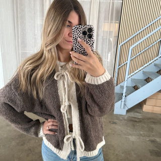 Strickjacke Schleifen & Rand - Taupe