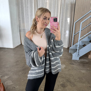 Strickjacke Oversize Grau x Weiß