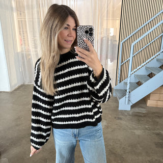 Pulli Curved Stripes - Schwarz x Creme